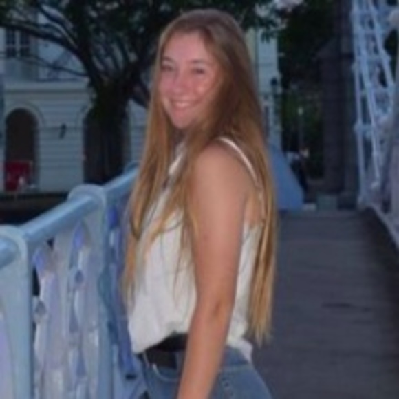 Meet your Posher, Sarah - Picture 1 of 1